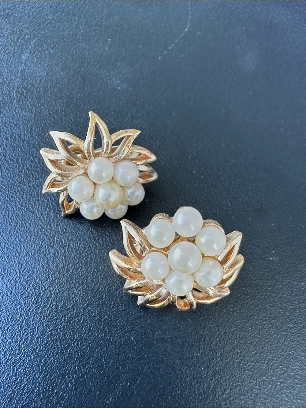Vintage CROWN TRIFARI Gold Tone Cluster Faux Pearl Flower  clip on Earrings
